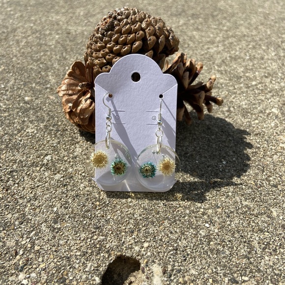 Handmade resin earrings - Picture 2 of 4